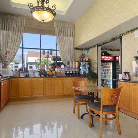 Ramada By Wyndham Pasadena Hotel Kültér fotó